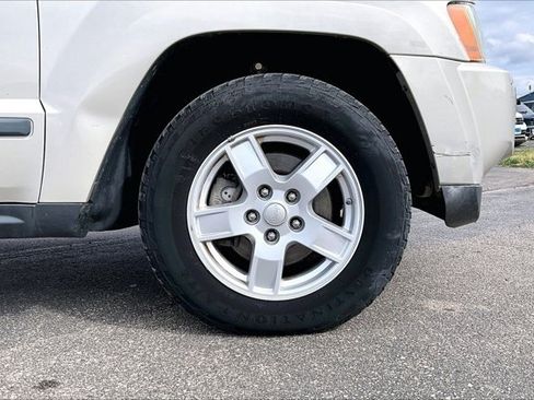 Used 2007 Jeep Grand Cherokee Laredo AWD/4WD image 4