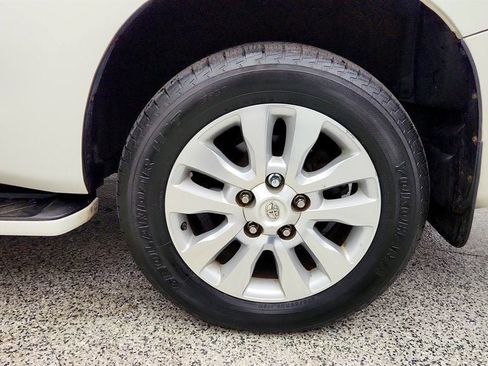 Used 2017 Toyota Sequoia Platinum AWD/4WD image 9