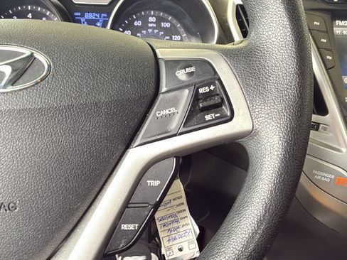 Used 2016 Hyundai Veloster FWD image 35