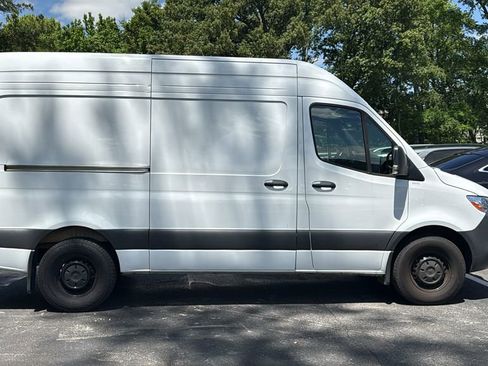 Used 2025 Mercedes-Benz Sprinter 2500 image 2