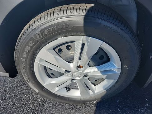 Used 2025 Nissan Kicks Play S image 9