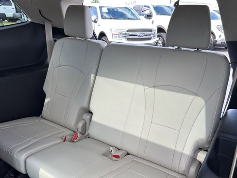 Used 2024 Buick Enclave Essence w/ Experience Buick Package image 29