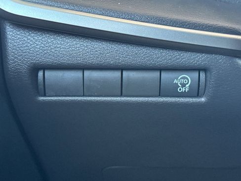 Used 2025 Nissan Kicks S image 31