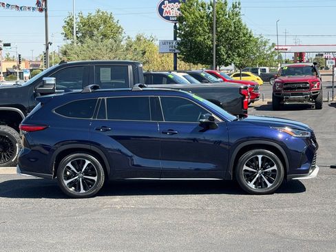 Used 2022 Toyota Highlander XSE FWD image 3