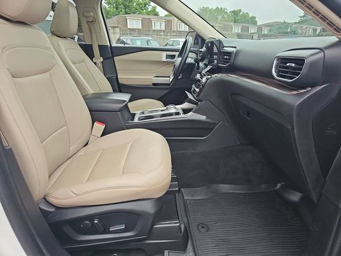 Used 2022 Ford Explorer Limited w/ Equipment Group 301A AWD/4WD image 10