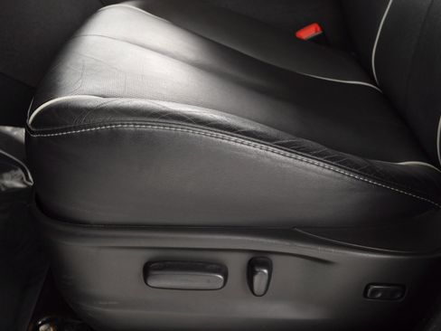 Used 2015 Toyota Venza Limited image 32