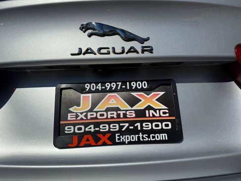 Used 2017 Jaguar XE Premium image 6