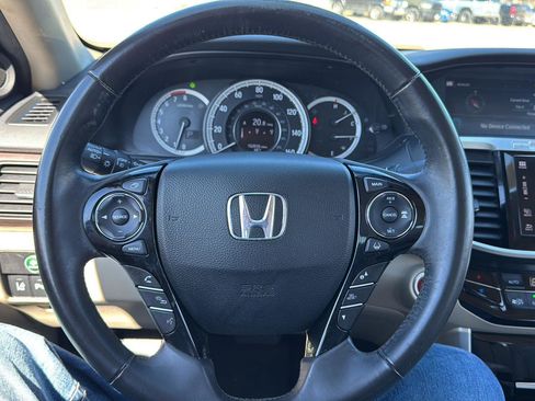 Used 2017 Honda Accord Touring image 23
