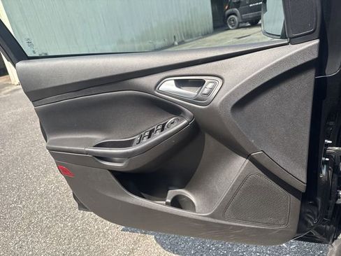 Used 2016 Ford Focus SE FWD image 24