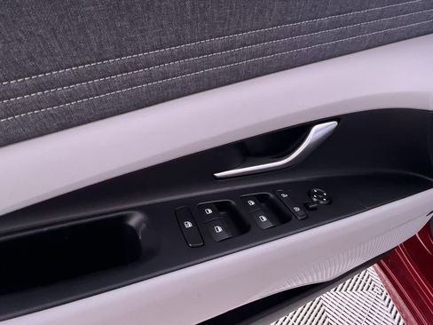 New 2025 Hyundai Elantra Limited image 14