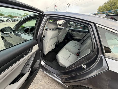 Used 2019 Honda Accord EX image 12
