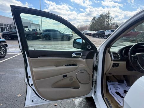 Used 2018 Jeep Grand Cherokee Overland image 64