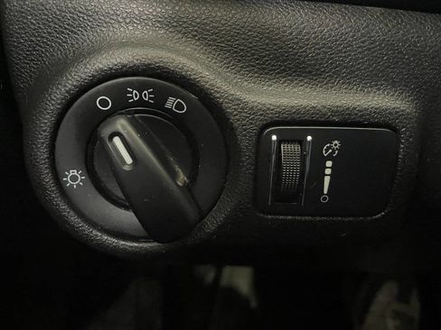 Used 2015 Dodge Dart SE image 35