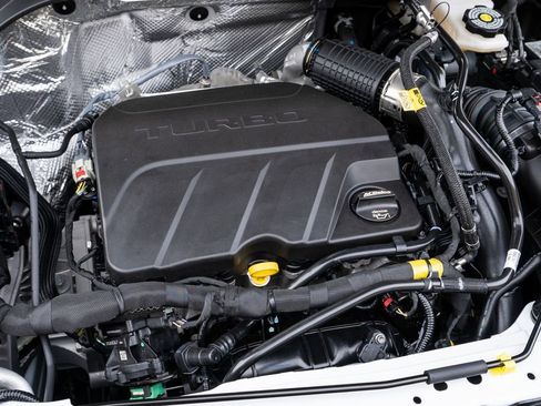 New 2025 Chevrolet Trax RS w/ Sunroof Package image 38