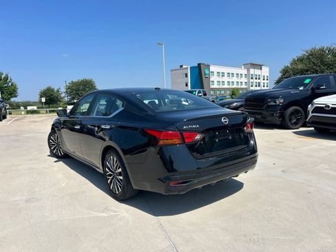 Used 2025 Nissan Altima 2.5 SV FWD image 4