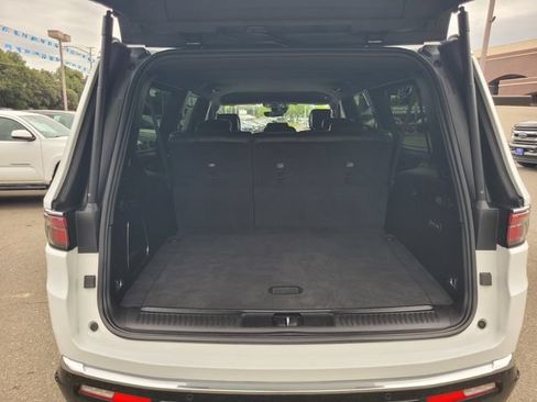 Used 2023 Jeep Wagoneer L Series II AWD/4WD image 7
