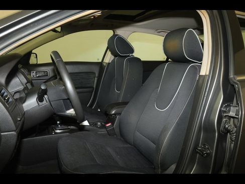 Used 2011 Ford Fusion SE w/ 202A Rapid Spec Order Code FWD image 2