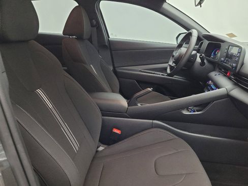 Used 2025 Hyundai Elantra Sport FWD image 21