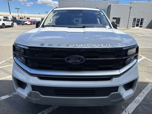 Used 2025 Ford Expedition Max Platinum image 8