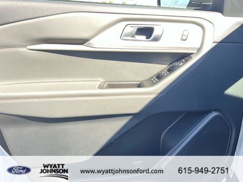 New 2026 Ford Explorer Active RWD image 22