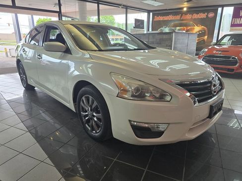 Used 2015 Nissan Altima 2.5 S w/ Special Edition Package FWD image 3