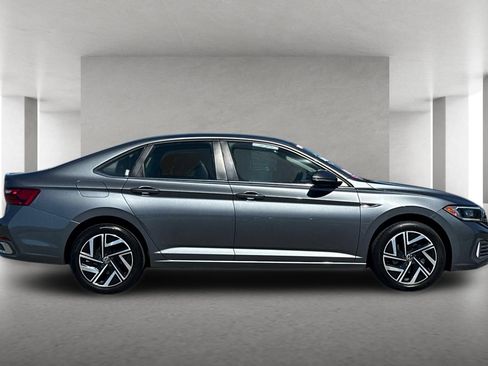 Used 2022 Volkswagen Jetta SEL FWD image 3