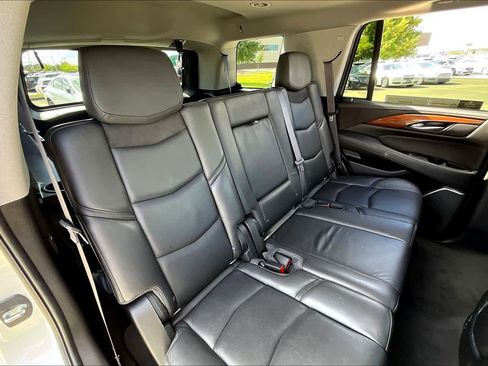 Used 2017 Cadillac Escalade Premium Luxury image 16