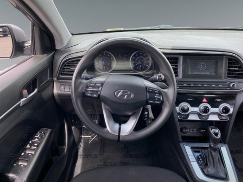 Used 2019 Hyundai Elantra SE w/ Cargo Package FWD image 12