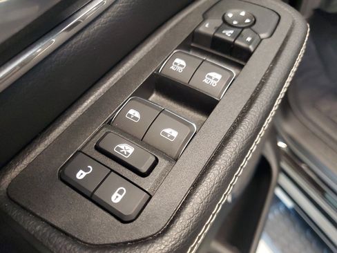 Used 2025 RAM 1500 Laramie AWD/4WD image 21