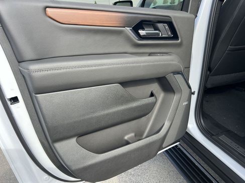 New 2026 GMC Yukon XL Denali w/ Denali Reserve Package RWD image 24