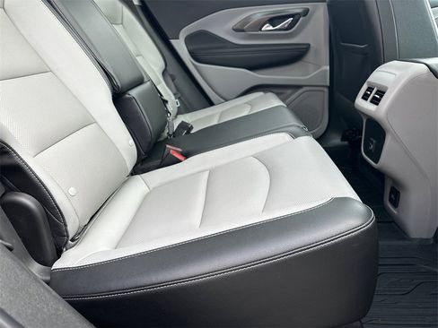 Used 2023 GMC Terrain SLT w/ Tech Package image 16