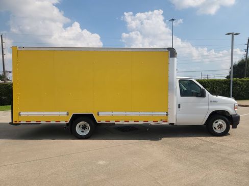Used 2023 Ford E-350 and Econoline 350 Super Duty w/ Driver's Safety Package RWD image 4