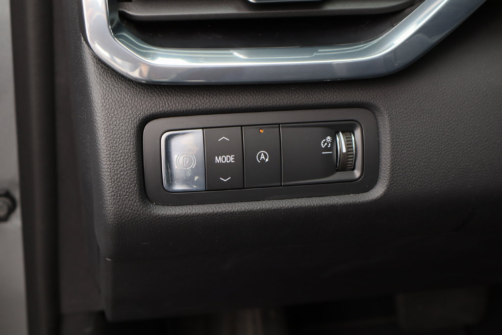 Certified 2026 GMC Acadia Elevation w/ Elevation Premium Package FWD image 12