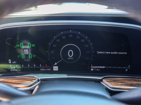 Used 2021 Cadillac Escalade Premium Luxury w/ Driver Assist Tech Package RWD image 11