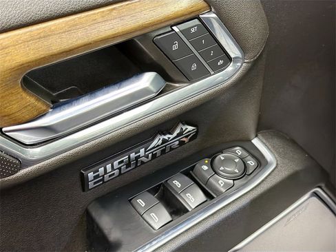 Used 2023 Chevrolet Silverado 1500 High Country w/ Technology Package image 18