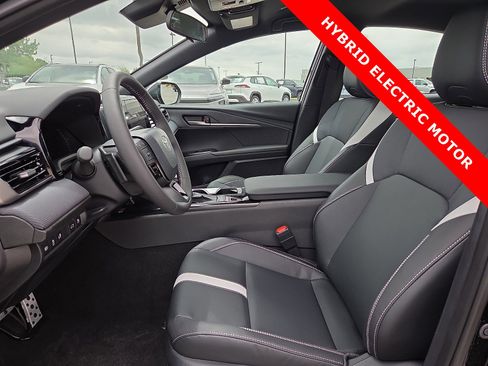 Used 2025 Toyota Camry SE FWD image 15