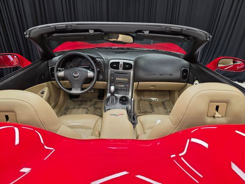 Used 2006 Chevrolet Corvette Convertible RWD image 2