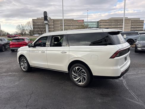 New 2025 Lincoln Navigator L Reserve AWD/4WD image 5