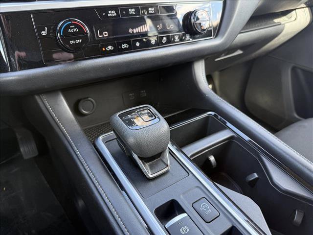 Used 2024 Nissan Pathfinder SV FWD image 16