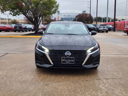 Used 2024 Nissan Altima 2.5 SV image 3