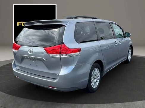 Used 2013 Toyota Sienna XLE FWD image 5