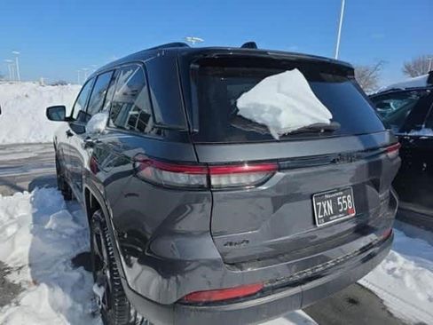 Used 2023 Jeep Grand Cherokee Limited w/ Black Appearance Package image 4