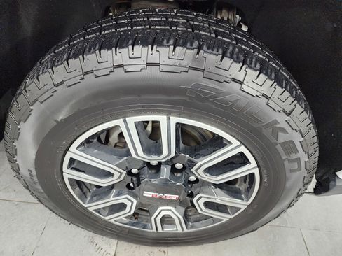 Used 2022 GMC Sierra 2500 AT4 w/ AT4 Premium Plus Package image 3