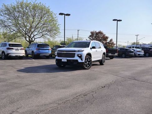 Used 2026 Chevrolet Traverse High Country w/ LPO, Floor Liner Package AWD/4WD image 2