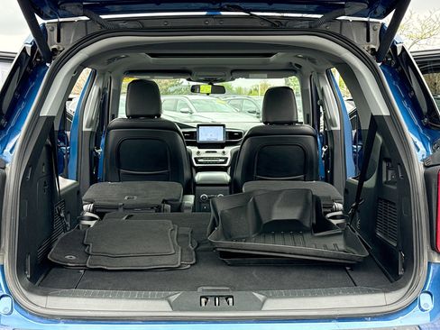Used 2020 Ford Explorer XLT w/ Equipment Group 202A AWD/4WD image 7