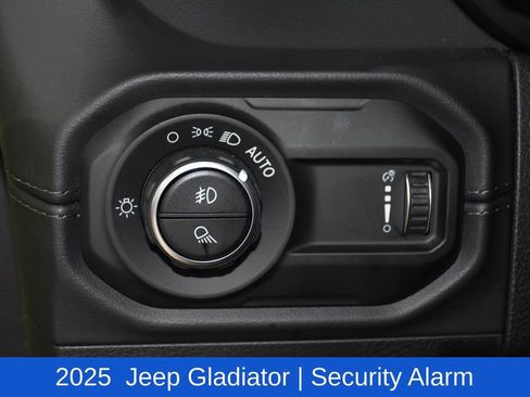 Used 2025 Jeep Gladiator Sport image 9
