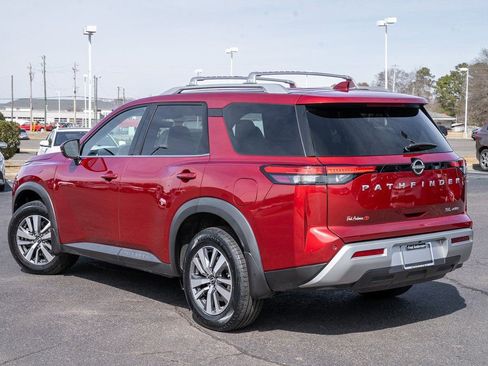 Used 2023 Nissan Pathfinder SL image 3