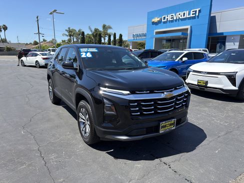 Used 2026 Chevrolet Equinox LT image 2