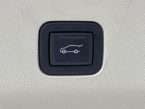 Used 2023 Cadillac Escalade ESV Sport Platinum AWD/4WD image 12