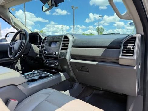 Used 2018 Ford Expedition XLT w/ Equipment Group 201A AWD/4WD image 18